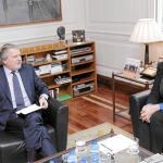 Ángeles Armisén durante su encuentro de trabajo con el ministro de Educación, Cultura y Deporte, Méndez de Vigo