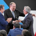 Mauricio Casals y Alfonso Ussía entregan el galardón al cirujano Juan Carlos García-Valdecasas