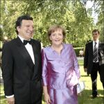 Azul, lila y gris perlado, en todos esos tonos se ha paseado la canciller alemana por la alfombra roja de la ópera de Bayreuth