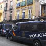 Fachada de la vivienda del madrileño barrio de Vallecas donde residía uno de los detenidos.
