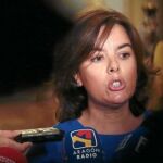 La vicepresidenta, Soraya Sáenz de Santamaría, presidió ayer la reunión de la comisión de seguimiento de la Conferencia de Presidentes, en la que Puigdemont dejó su silla vacía