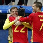 Nolito celebra su gol con Iker Casillas y Morata