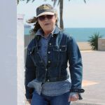 Pepa Flores disfruta de sus paseos por la playa de La Malagueta, siempre oculta tras unas gafas de sol, muy celosa de su privacidad