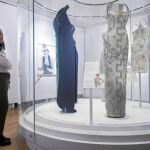 La exposición «Diana: su vida a través de la moda» abrirá mañana al público