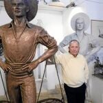 El autor se fijó en un personaje real para crear la escultura