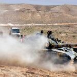 Tanques del Ejército sirio avanzando hacia la ciudad de Palmira, en la provincia siria de Homs