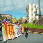 Cerca de 200 personas acudieron hasta la nueva Plaza de la República para celebrar su cambio de nomencátor