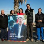 El presidente del PPC y candidato a la presidencia de la Generalitat, Xavier García Albiol (2d), junto al número tres de la candidatura