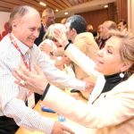 La vicepresidenta, portavoz de la Junta y consejera de Empleo, Rosa Valdeón, felicita al nuevo secretario regional de UGT, Faustino Temprano, al término del VII Congreso de UGT en Castilla y León
