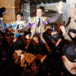 Los diestros El Juli y López Simón salen a hombros entre la multitud del coso de la calle Xátiva de Valencia