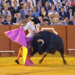 Verónica de recibo de José Garrido el día de su alternativa en Sevilla
