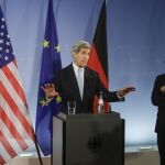John Kerry y el ministro alemán de Asuntos Exteriores, Frank-Walter Steinmeier, durante la rueda de prensa conjunta