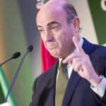 De Guindos: «O seguimos creciendo o volveremos a la casilla de salida»
