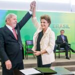 Dilma Rousseff felicita a Lula da Silva tras ta toma de juramento como nuevo ministro
