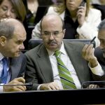 Los expresidentes de la Junta Manuel Chaves y José Antonio Griñán, con Gaspar Zarrías en el medio