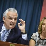 José Luis Escañuela, ex presidente de la Federación de Tenis, junto a la polémica ex capitana de Copa Davis, Gala León
