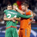 Los jugadores del Valencia celebran el gol