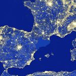 Imagen realizada por un satélite de la NASA en 2012 en la que se muestra una visión nocturna de Europa. Sobre ella, Cataluña queda «apagada»