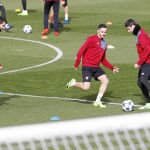 Pareja, el segundo por la izquierda, no se ha recuperado a tiempo para medirse al Leicester
