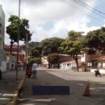 Centros vacíos en El Cementerio. Liceo Panchita Adrianza e Inst Nacional de Nutrición