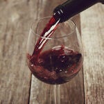 ¿Qué es lo que hace que no podamos beber solo una copa de vino?