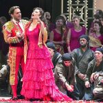 «Carmen» inmersa en el caos napolitano