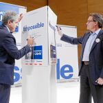 Mas firma ayer un cartel electoral junto a Homs en Gerona