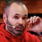 Iniesta, durante la presentación hoy en Barcelona de 'Iniesta por un día', un concurso promovido por el FC Barcelona y Estrella Damm