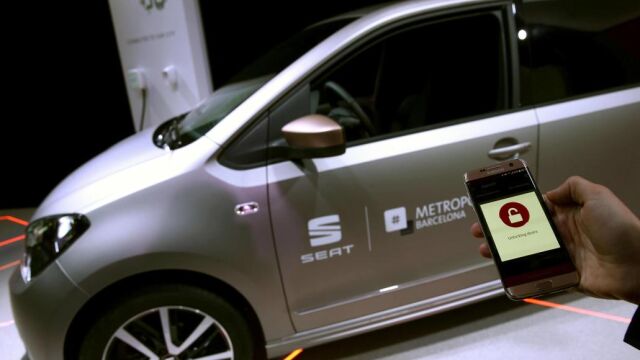 Presentación de uno de los 10 coches eléctricos SEAT e mii, para los trabajadores de la empresa PIER, que en sistema de car sharing podrán utilizar la flota para su desplazamiento, gestionando su uso, incluso la apertura y cierre de puertas desde su teléfono móvil