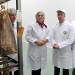 La consejera de Agricultura y Ganadería, Milagros Marcos, visita las instalaciones de Cecinas Pablo en Astorga