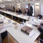 El presidente de la Fundación Santa María La Real, José María Pérez «Peridis» preside la reunión del Patronato de la Fundación Santa María la Real del Patrimonio Histórico