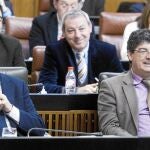 José Antonio Griñán y el vicepresidente de la Junta Diego Valderas, ayer en la sesión de control al Ejecutivo