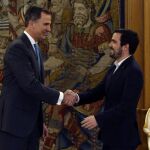 El Rey Felipe VI recibe al portavoz de IU-Unidad Popular, Alberto Garzón, dentro de la tercera ronda de consultas