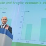 El comisario de europeo de Asuntos Económicos y Financieros, Pierre Moscovici, ofrece una rueda de prensa en Bruselas (Bélgica) hoy, 3 de mayo de 2016.