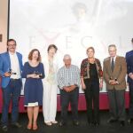 La vicepresidenta de la Junta, Rosa Valdeón, junto a los representantes reconocidos de la Fundación Execyl