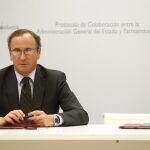 El presidente del PP de Euskadi, Alfonso Alonso, ha anunciado que ayer se comunicó a Aldecoa su despido disciplinario por las "graves irregularidades"desveladas tras la auditoría realizada a las cuentas del partido en Bizkaia en 2015.