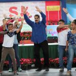 Nicolás Maduro baila durante un acto con sus seguidores