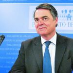 Carlos Rojas, ayer en rueda de prensa en el Parlamento