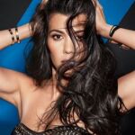 Kourtney Kardashian se va de fiesta con Justin Bieber y ¿se le olvida? abrocharse la chaqueta