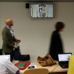 Los periodistas se ubican en la sala de prensa de la Audiencia Nacional