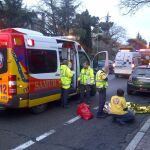 Efectivos del Samur atienden un atropello