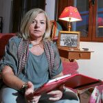 Consuelo Ordóñez, hermana de Gregorio Ordóñez en su casa de Valencia