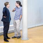 La alcaldesa de Barcelona, Ada Colau, y Pablo Iglesias, durante la campaña de 2015