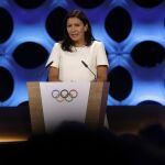 Anne Hidalgo, la alcaldesa de París, se dirige a los miembros del Comité Olímpico Internacional hoy en Lima.