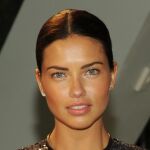 Adriana Lima, del convento a las pasarelas