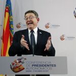 El presidente de la Comunidad Valenciana, Ximo Puig, durante la rueda de prensa ofrecida al término de la VI Conferencia de Presidentes.