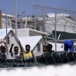 Refugiados en el campo de Moria, visitado hoy por el Papa.