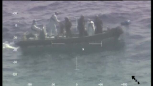 Imagen del rescate de ayer de la fragata Numancia.