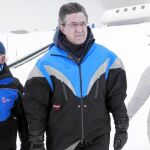 El presidente de la Diputación de León, Juan Martínez Majo, acompañado por varios diputados, visita las instalaciones de la estación de esquí de San Isidro