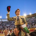 «El Juli», a hombros